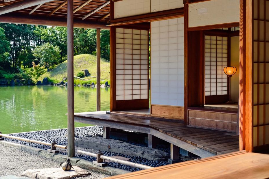 a Japanese house has "paper walls", paper sliding door