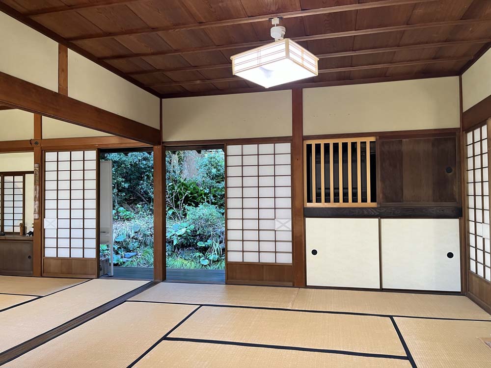 traditional Japanese room and garden shigitatsuan